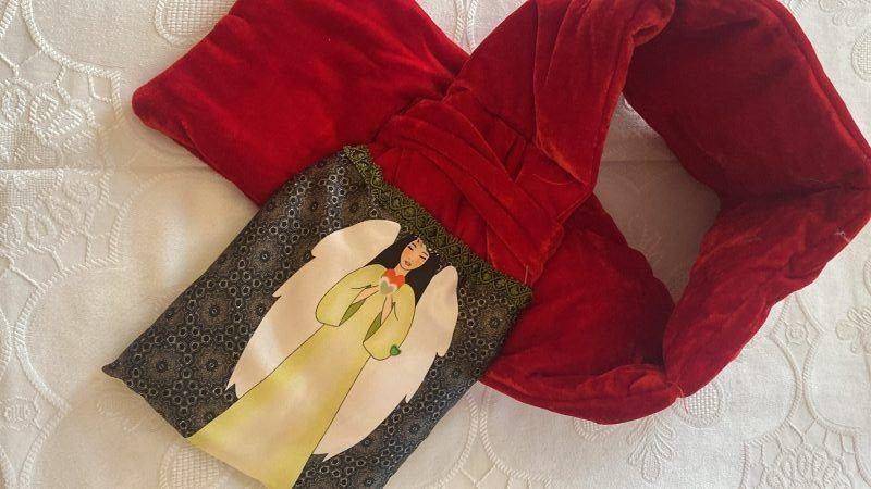 Bufanda cuello terciopelo rojo Ángel de la Templanza
