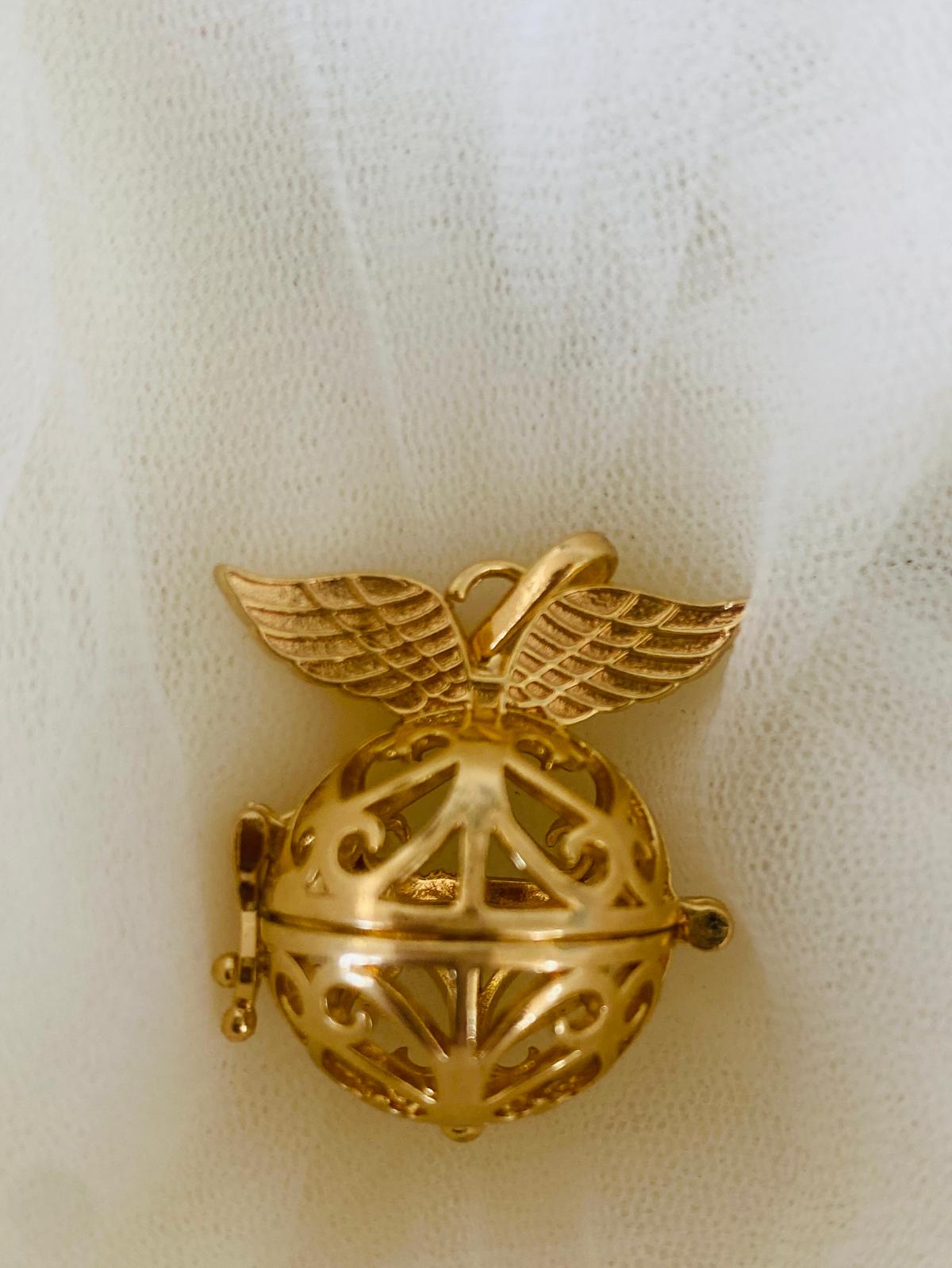 Llamador de Ángeles con Alas Dorado (cadena incluida)