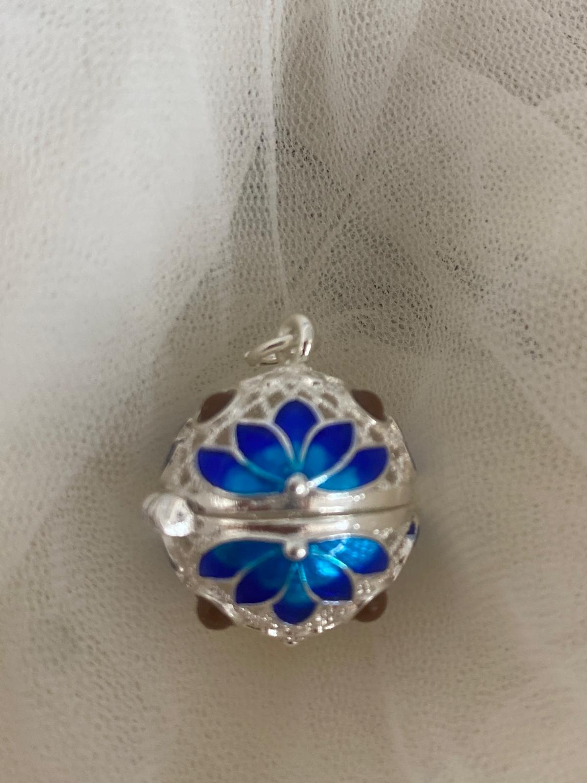 Llamador de Ángeles con decorado azul
