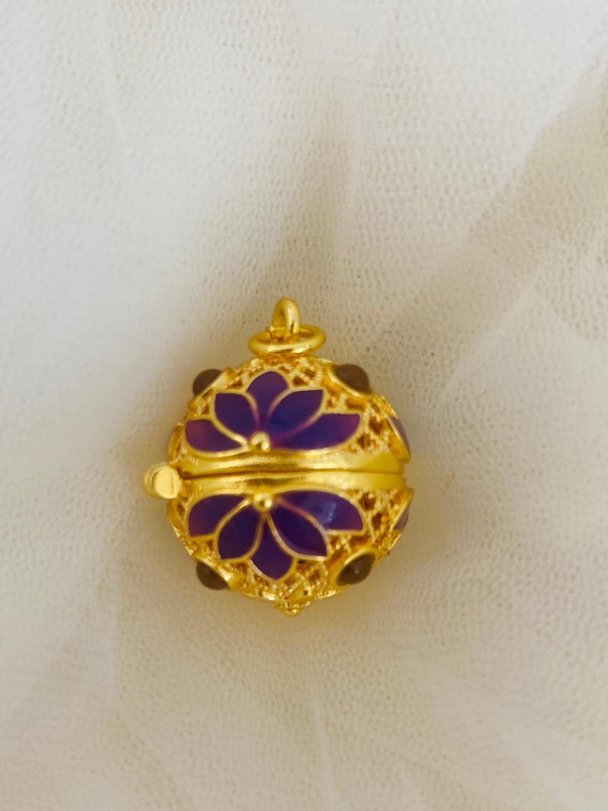 Llamador de Ángeles dorado con decorado Lila morado