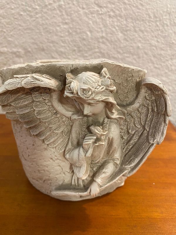 Macetero para plantas con angel