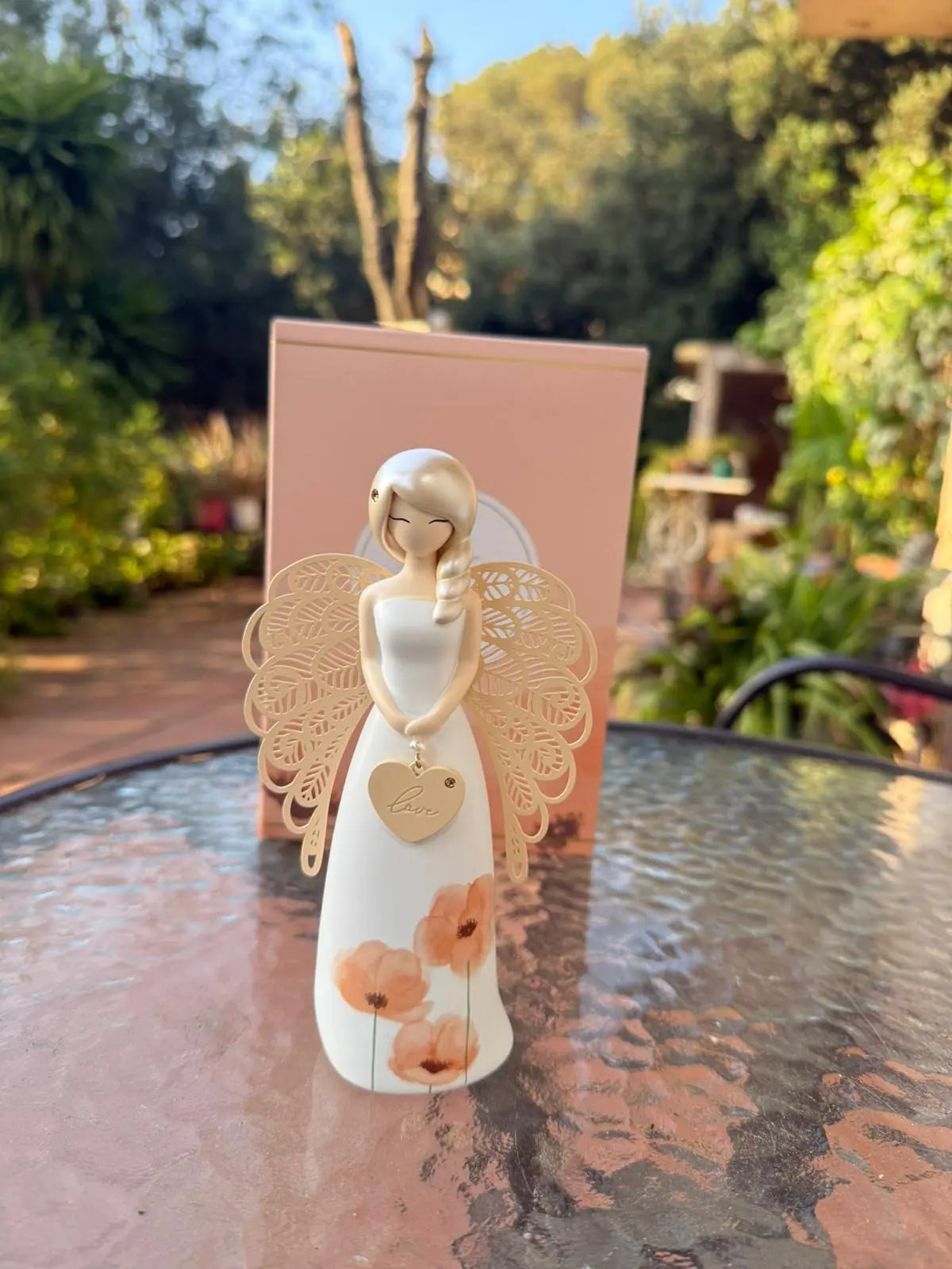 Ángel del Amor con amapolas