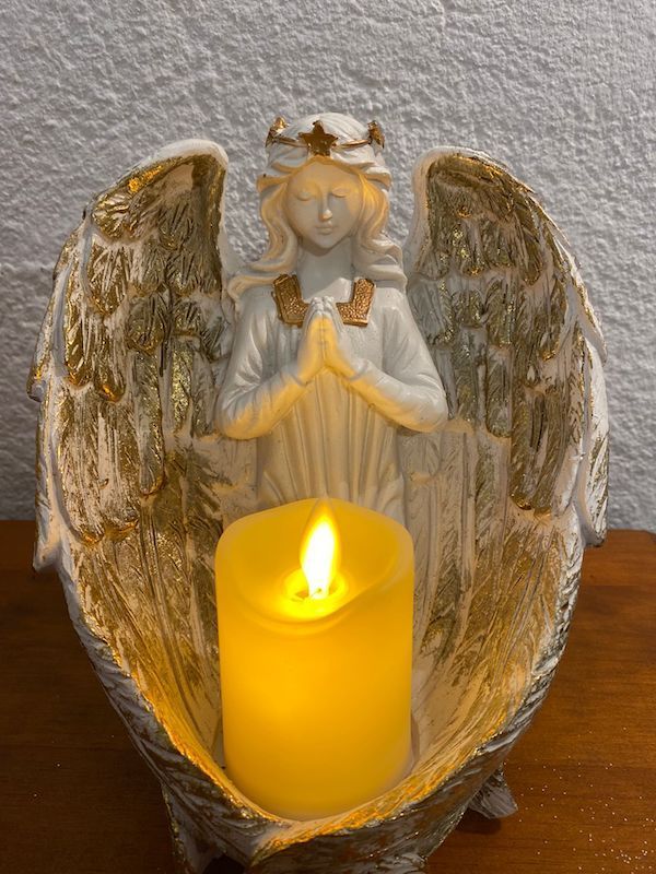 Figura de angel Anael con vela